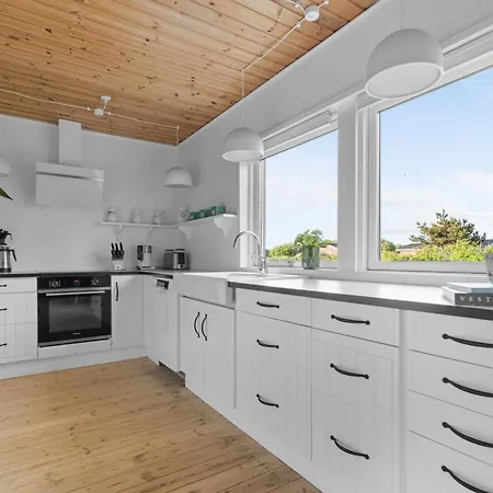 Taio - 500m From The Sea By Interhome *