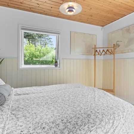 Taio - 500m From The Sea By Interhome * Lakolk