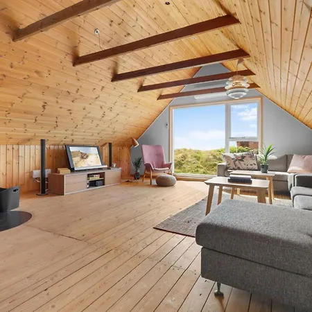 Taio - 500m From The Sea By Interhome