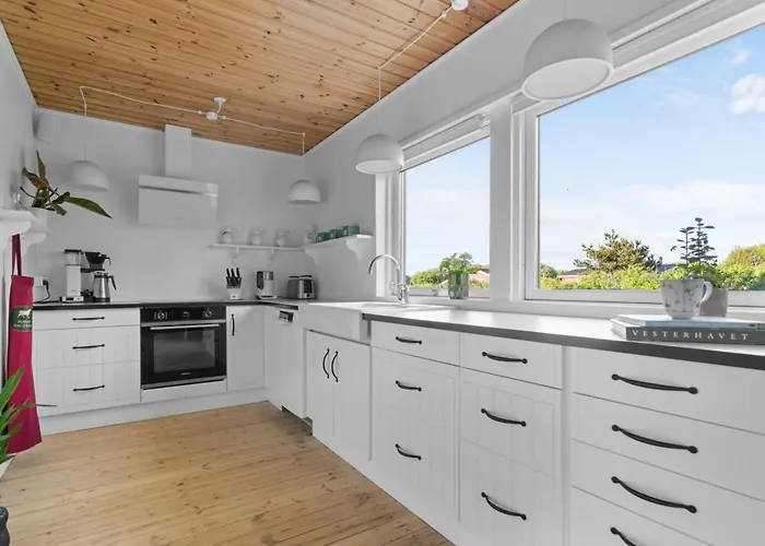 Taio - 500m From The Sea By Interhome *