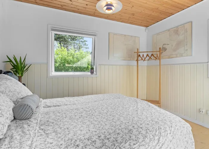 Taio - 500m From The Sea By Interhome * Lakolk