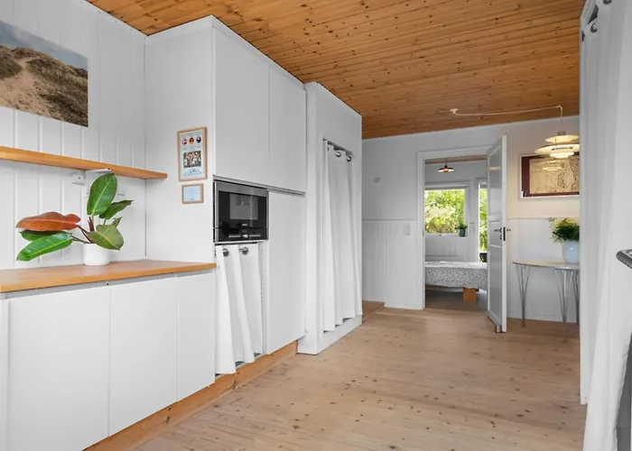 Taio - 500m From The Sea By Interhome * Lakolk