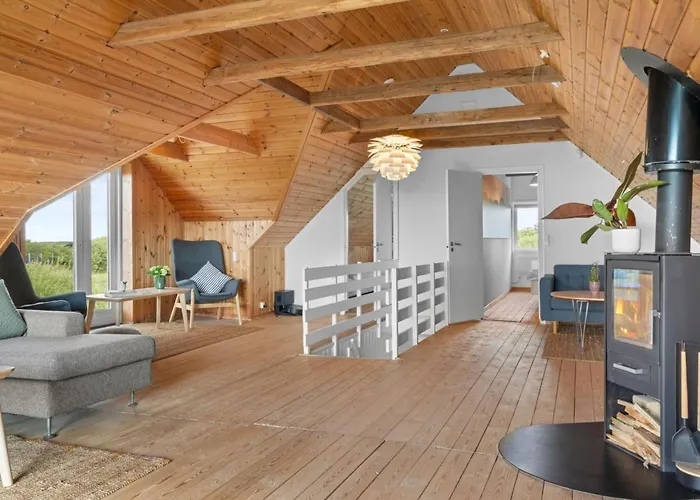 Taio - 500m From The Sea By Interhome Lakolk