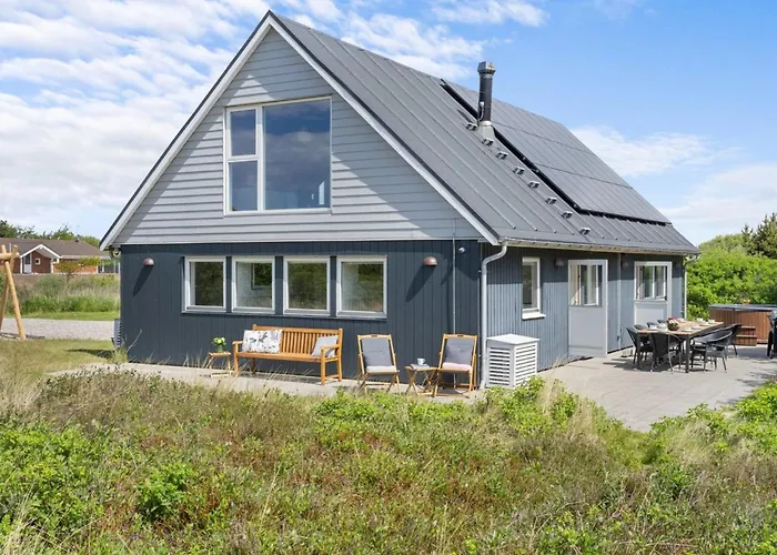 Taio - 500m From The Sea By Interhome Lakolk